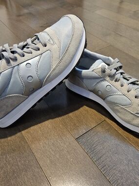 Men's/Unisex Gray and Silver Saucony Jazz Size 9